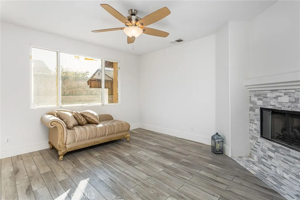 11563 Maywood Street, Victorville, California 92392 home-pic-2