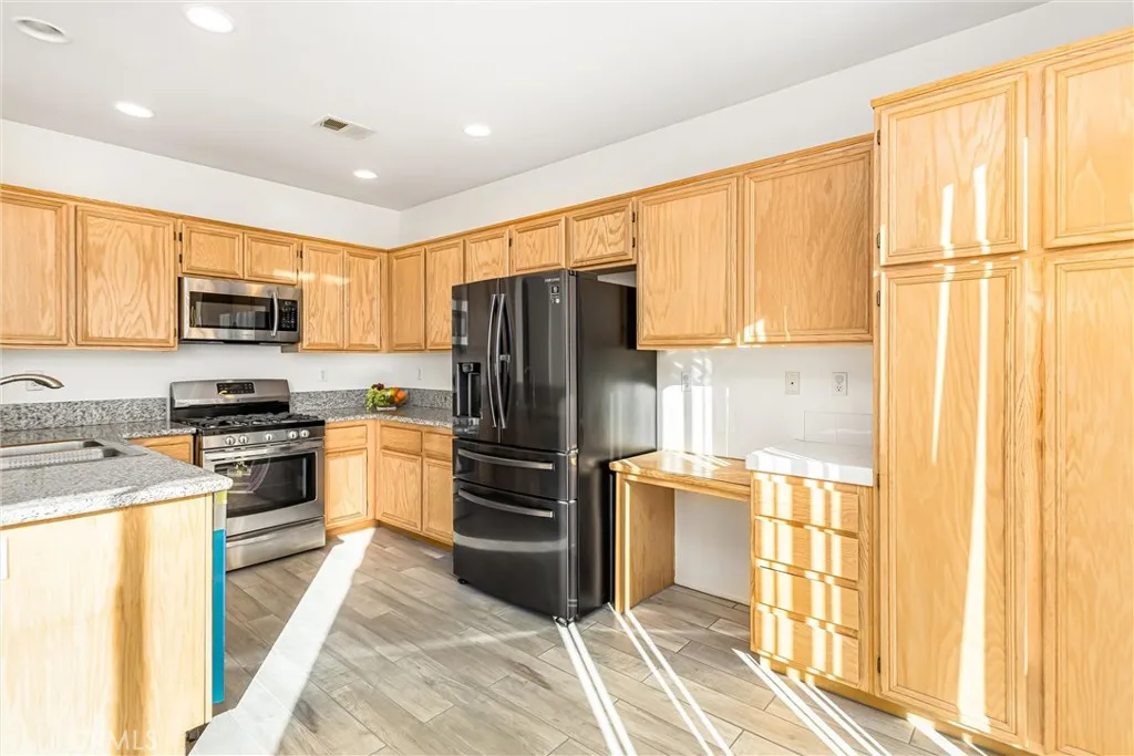 11563 Maywood Street, Victorville, California 92392 home-pic-16