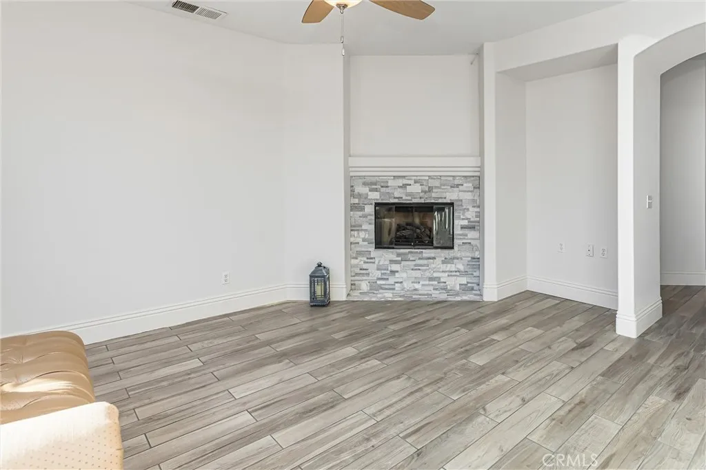 11563 Maywood Street, Victorville, California 92392 home-pic-3