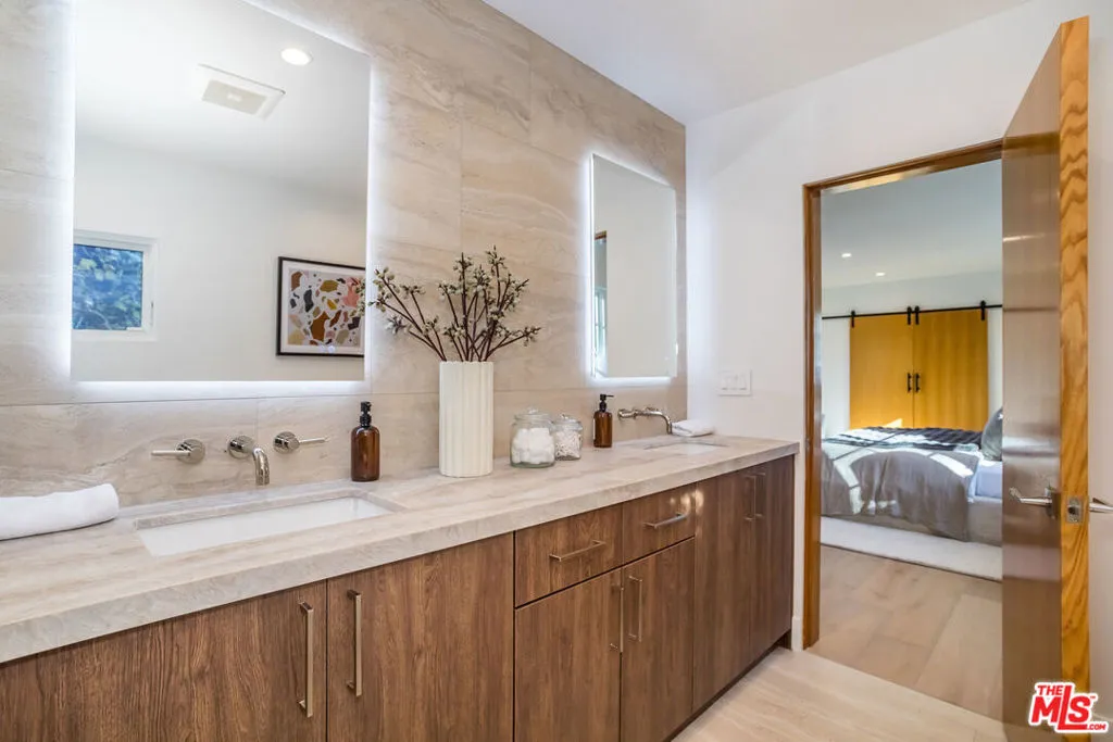 216 S Almont Drive, Beverly Hills, California 90211 home-pic-7