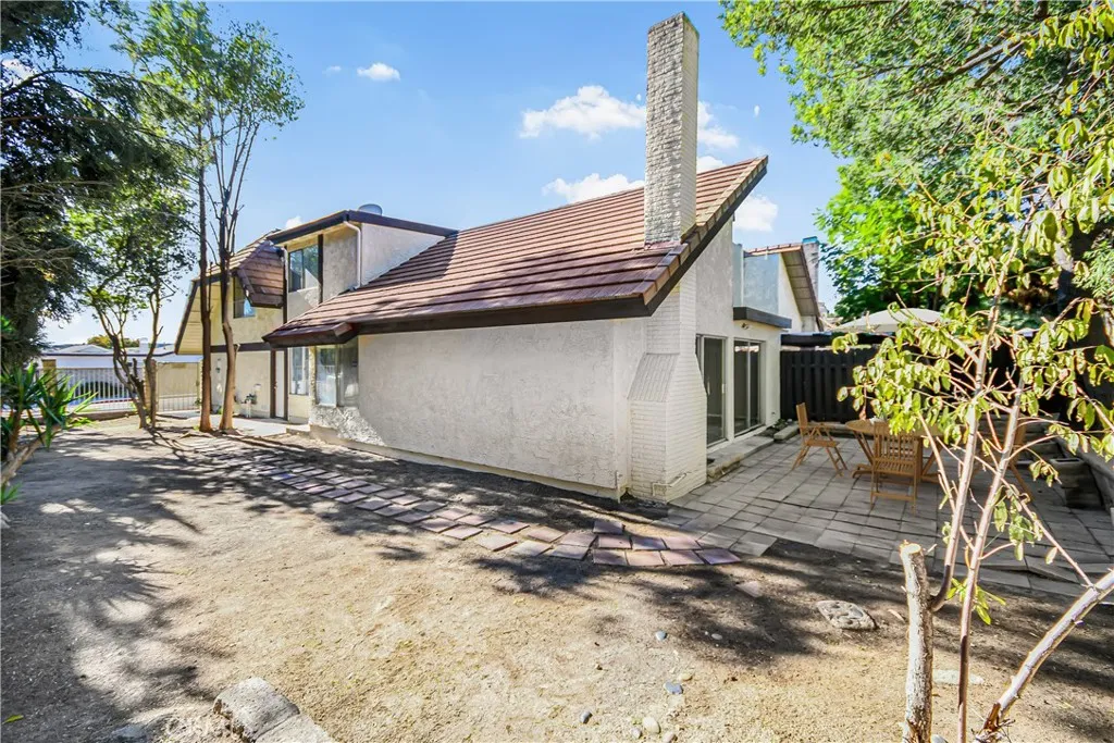 22703 Garzota, Valencia, California 91354 home-pic-20