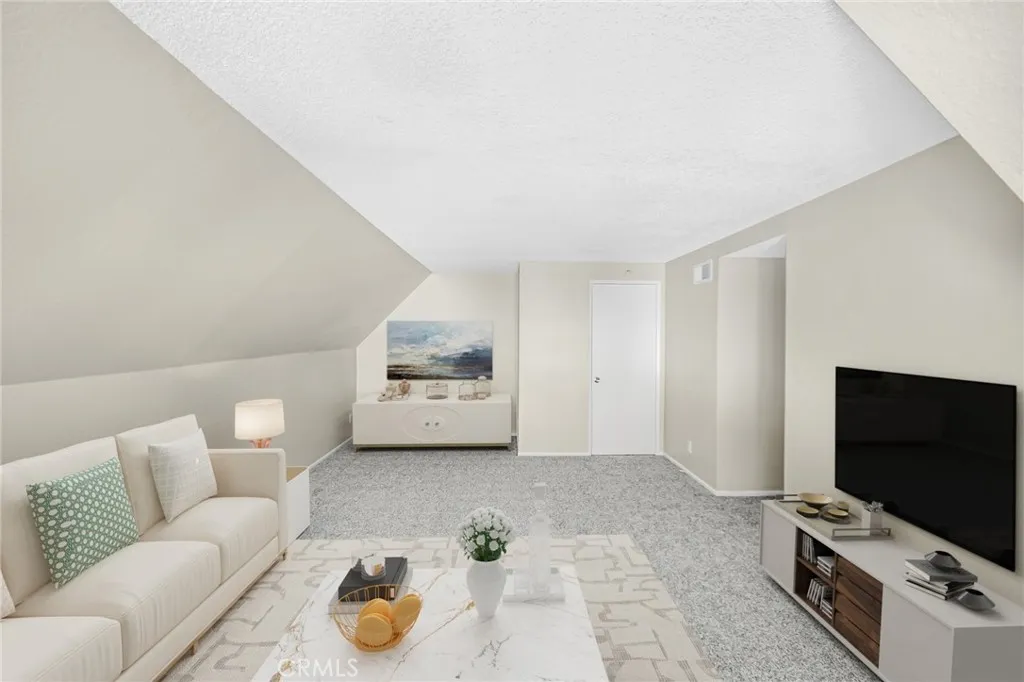 22703 Garzota, Valencia, California 91354 home-pic-13