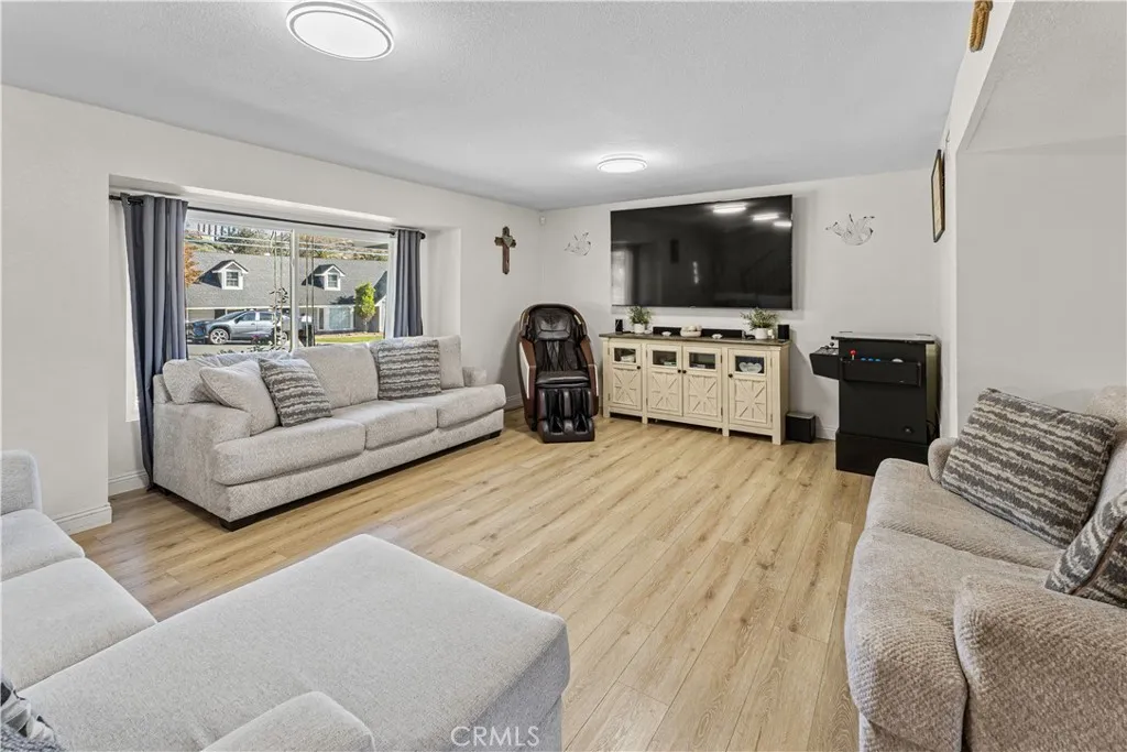 5436 Sierra Vista, Riverside, California 92505 home-pic-4