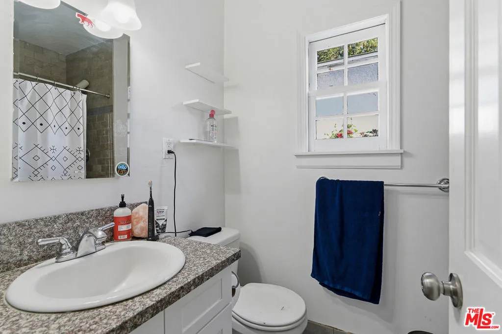 611 N Buena Vista Street, Burbank, California 91505 home-pic-15