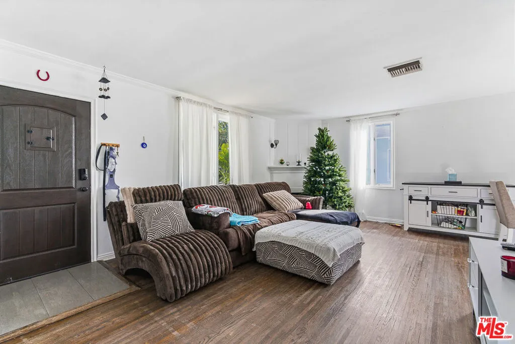 611 N Buena Vista Street, Burbank, California 91505 home-pic-6