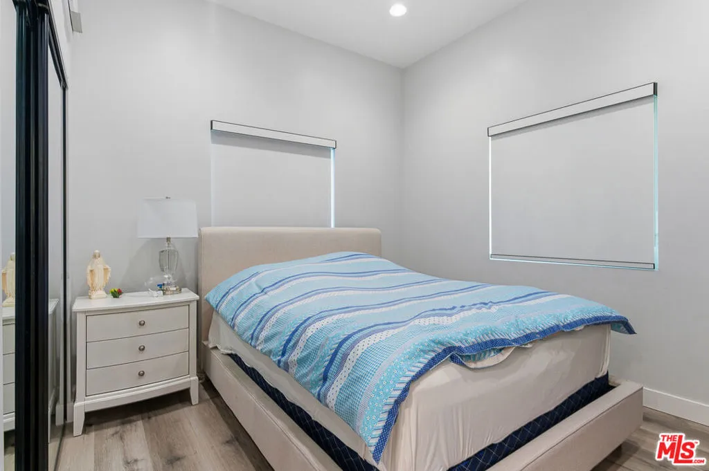 611 N Buena Vista Street, Burbank, California 91505 home-pic-24