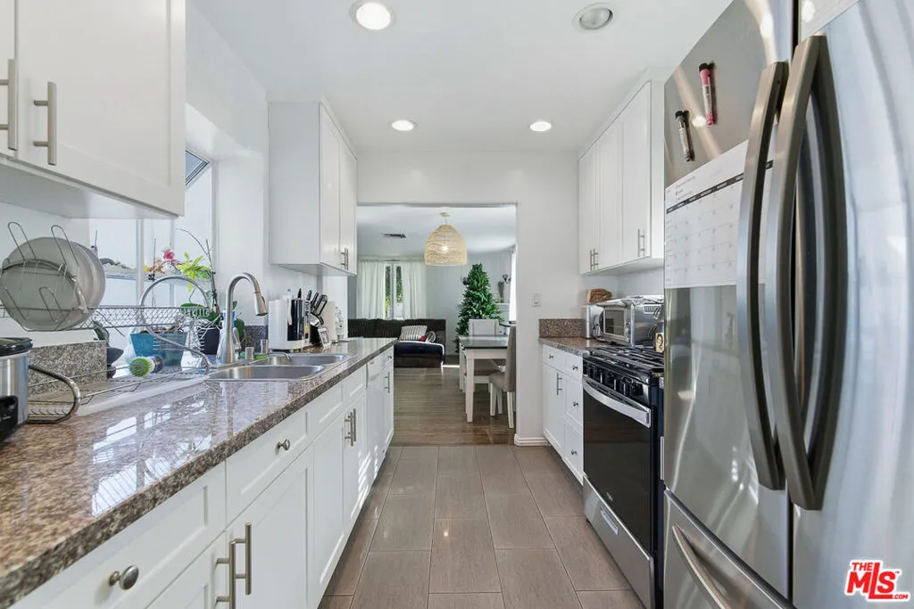 611 N Buena Vista Street, Burbank, California 91505 home-pic-13