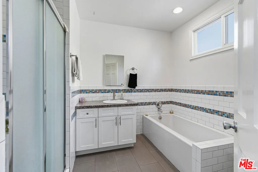 611 N Buena Vista Street, Burbank, California 91505 home-pic-17