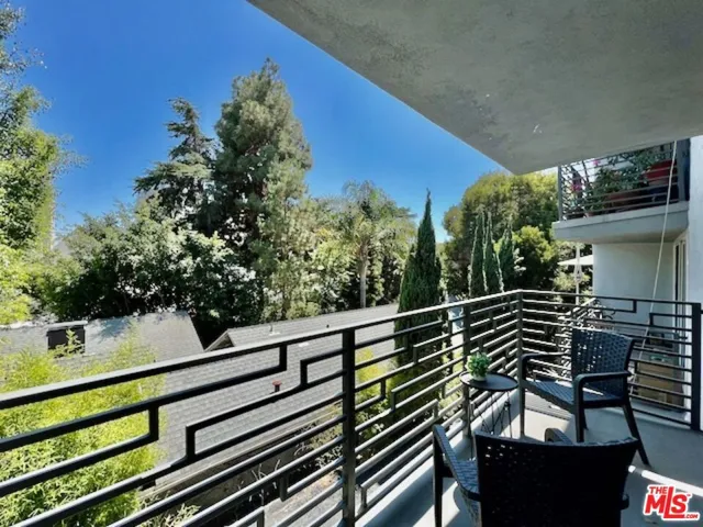 1920 Hillcrest Road 8, Los Angeles, California 90068