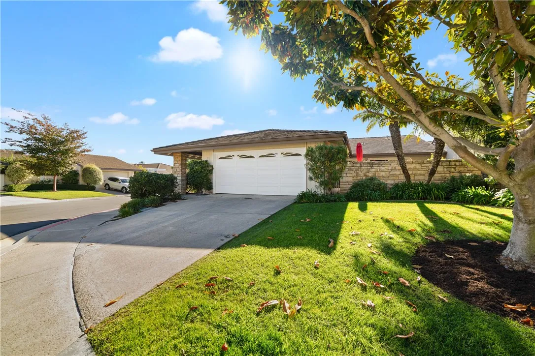 11 Jetty Drive, Corona Del Mar, California 92625 home-pic-1
