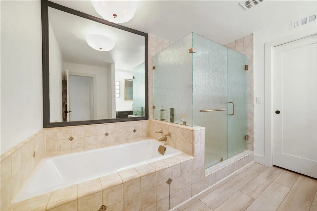 11 Jetty Drive, Corona Del Mar, California 92625 home-pic-8