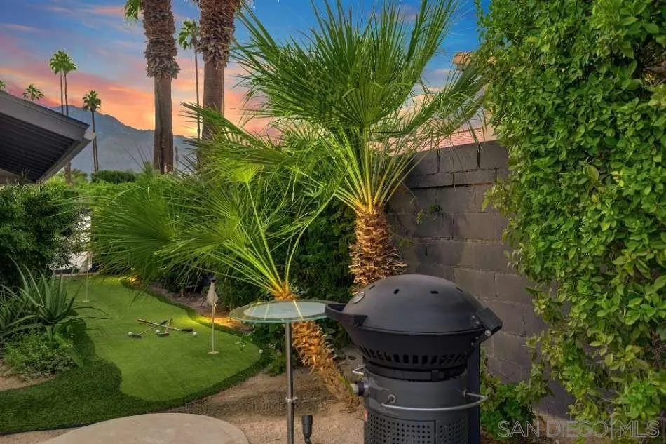 2118 S S Gene Autry Trl, Palm Springs, California 92264 home-pic-43