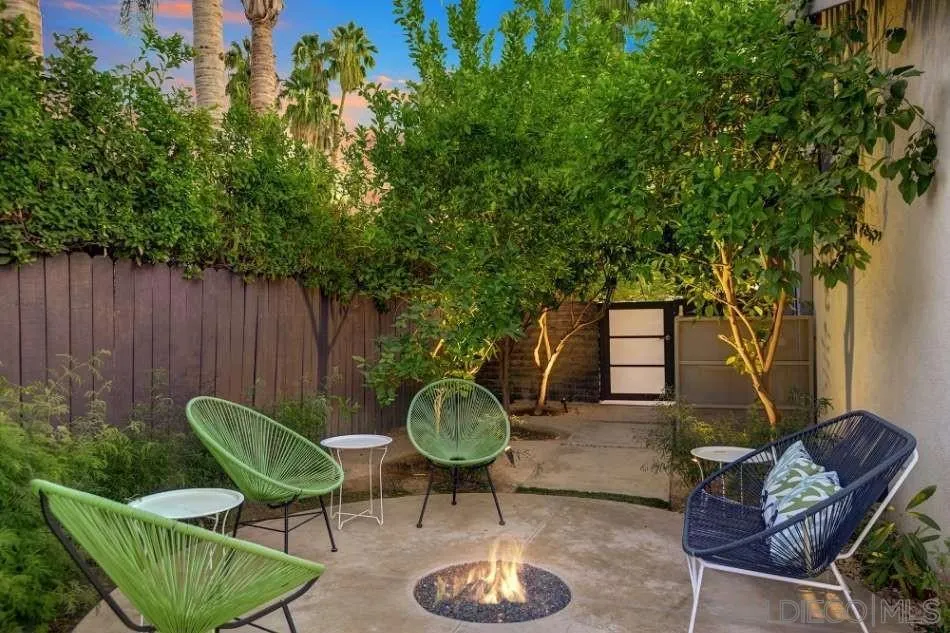 2118 S S Gene Autry Trl, Palm Springs, California 92264 home-pic-46