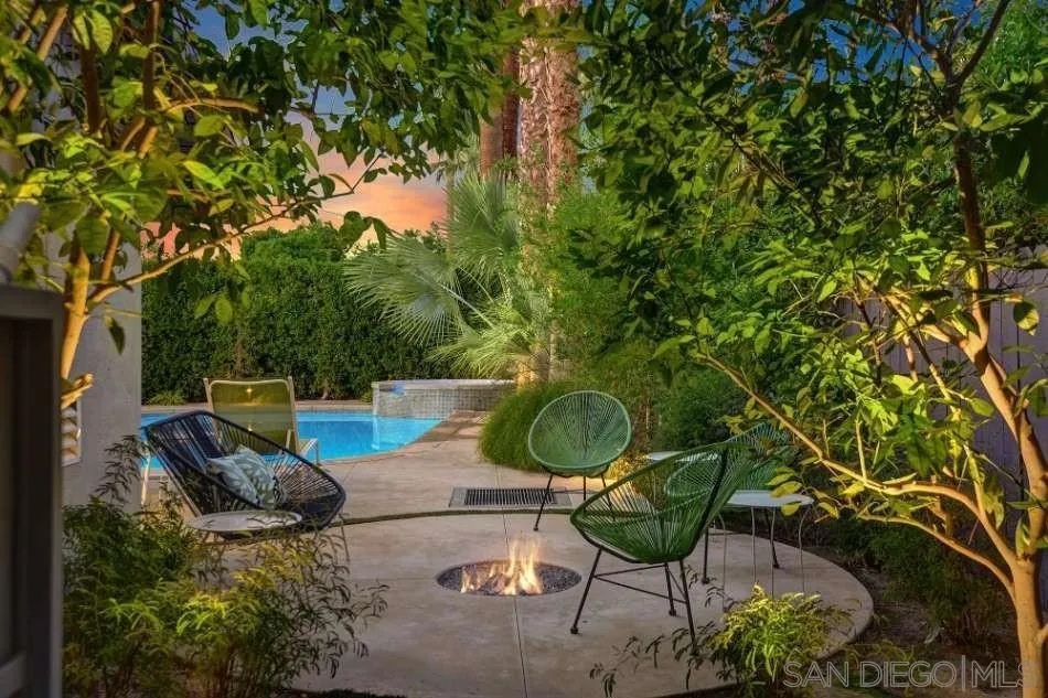 2118 S S Gene Autry Trl, Palm Springs, California 92264 home-pic-45