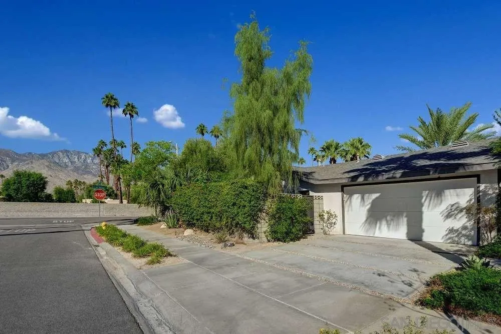 2118 S S Gene Autry Trl, Palm Springs, California 92264 home-pic-1