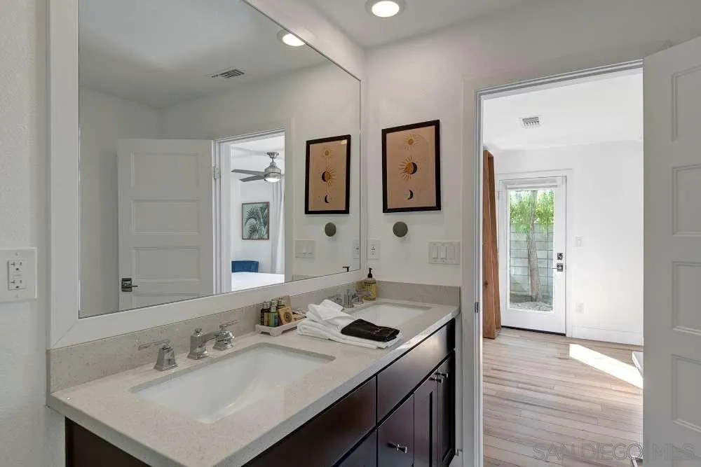 2118 S S Gene Autry Trl, Palm Springs, California 92264 home-pic-19