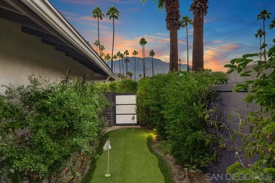2118 S S Gene Autry Trl, Palm Springs, California 92264 home-pic-41