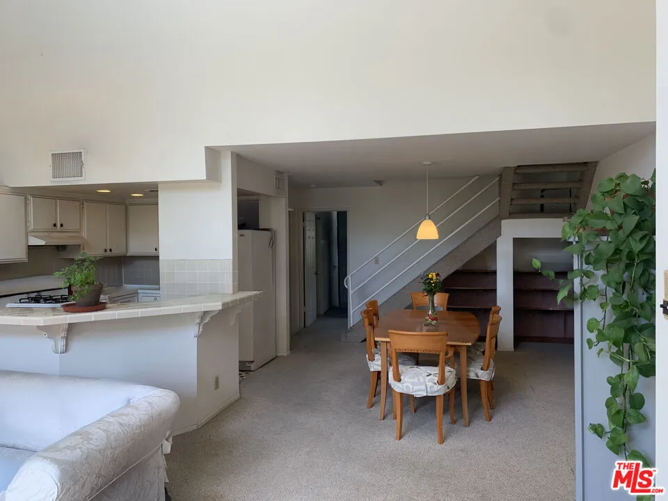 11767 Iowa Avenue 10, Los Angeles, California 90025 home-pic-2