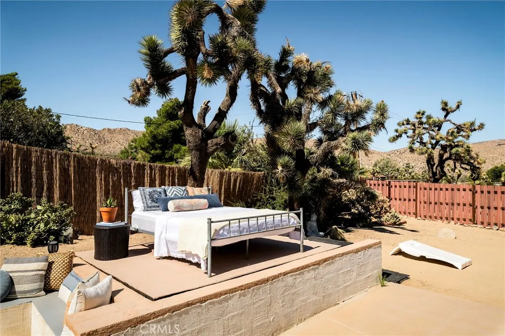 7573 Cardillo, Yucca Valley, California 92284 home-pic-46