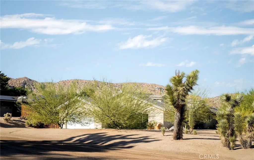 7573 Cardillo, Yucca Valley, California 92284 home-pic-53