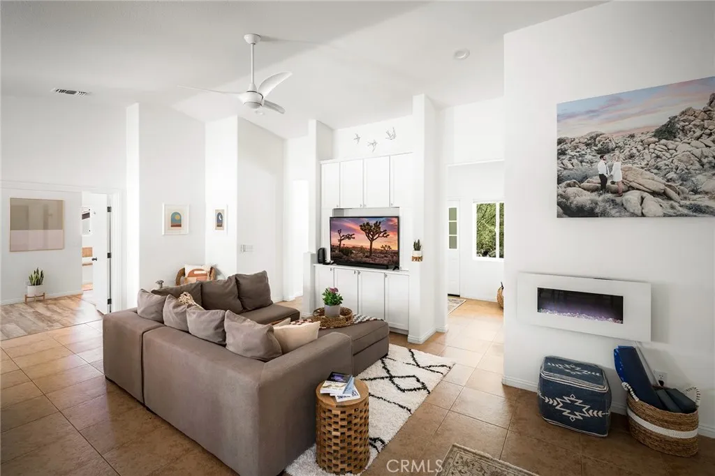 7573 Cardillo, Yucca Valley, California 92284 home-pic-10