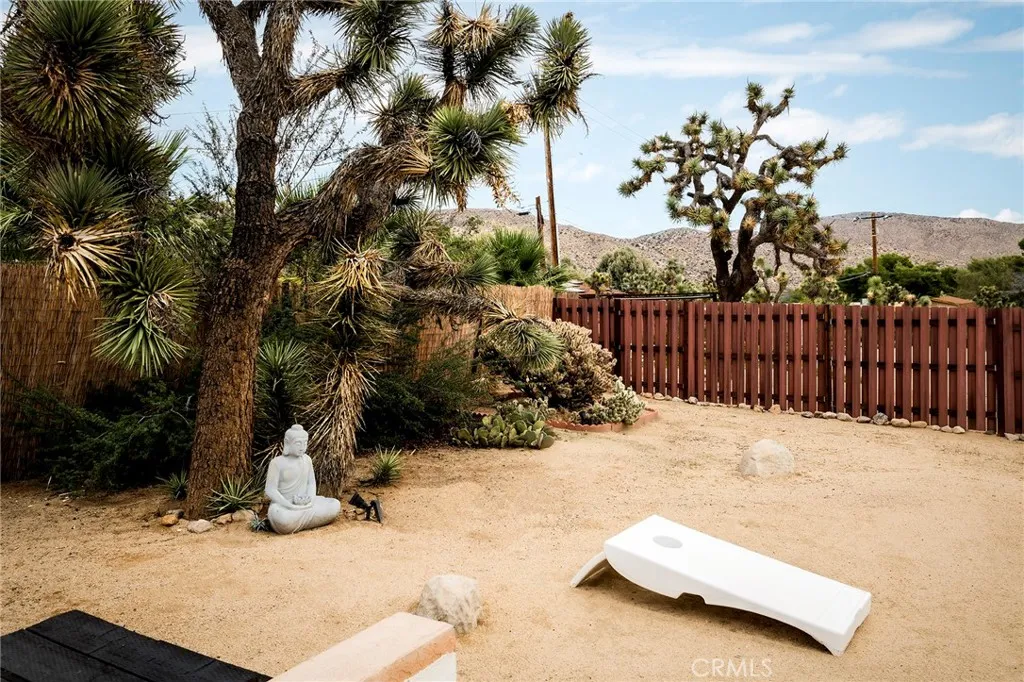 7573 Cardillo, Yucca Valley, California 92284 home-pic-50