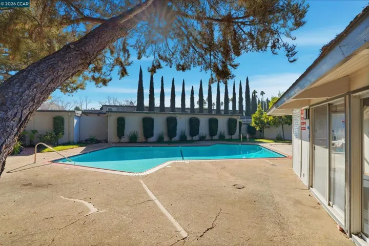 REFRESHING COMMUNITY POOL!!!