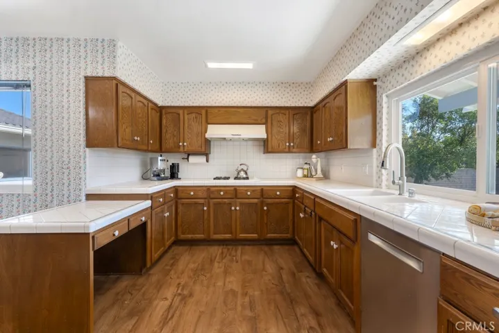 19432 Romar, Northridge, California 91324