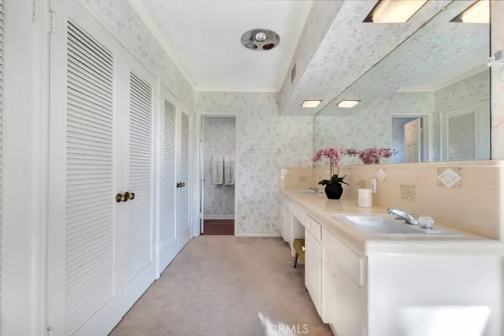19432 Romar, Northridge, California 91324