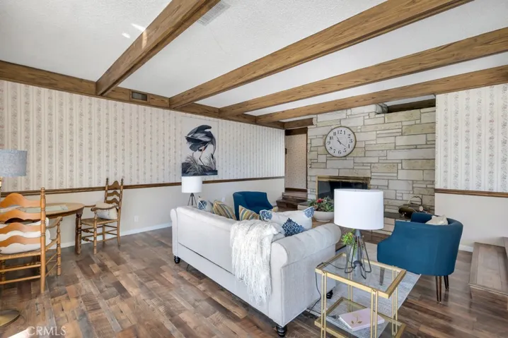 19432 Romar, Northridge, California 91324