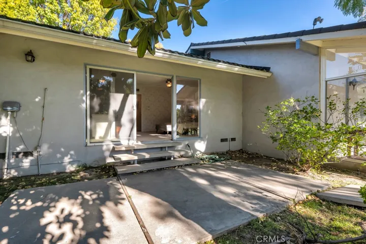 19432 Romar, Northridge, California 91324
