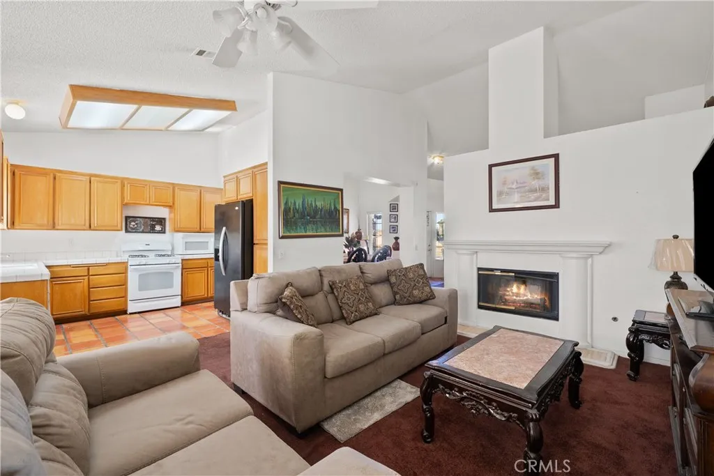 1536 E Avenue J4, Lancaster, California 93535 home-pic-8