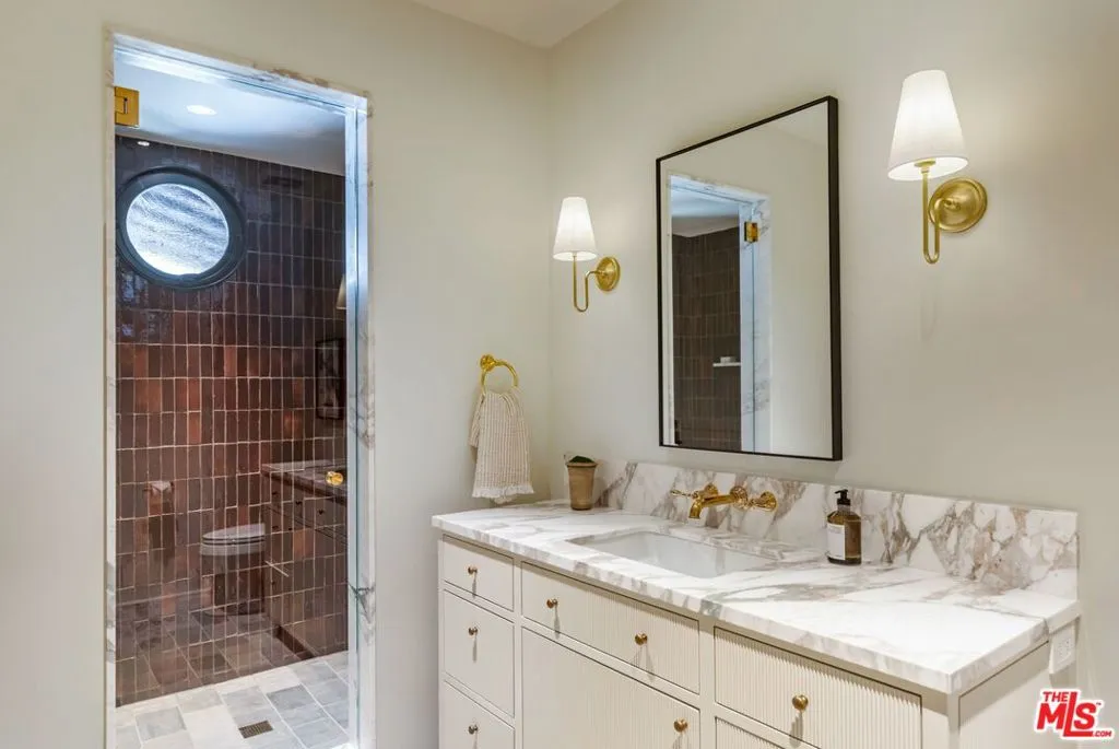 976 N Alpine Drive, Beverly Hills, California 90210 home-pic-13