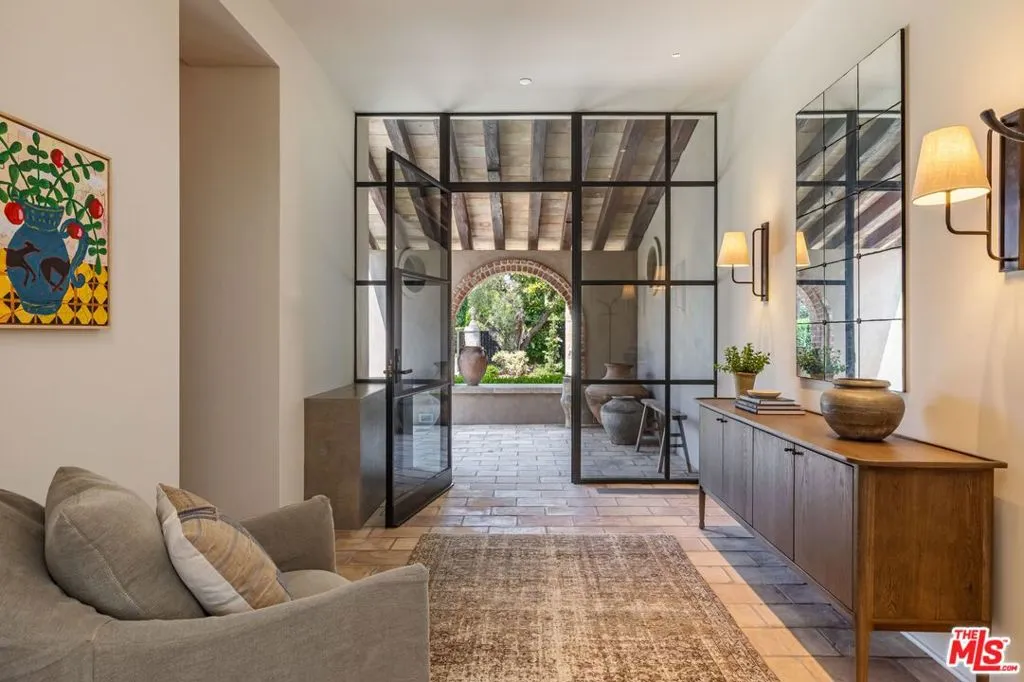 976 N Alpine Drive, Beverly Hills, California 90210 home-pic-5