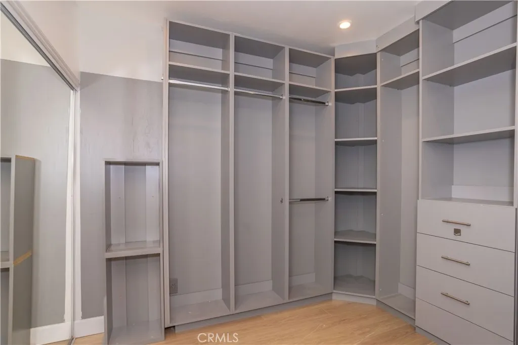 13331 Moorpark Street 319, Sherman Oaks, California 91423 home-pic-19