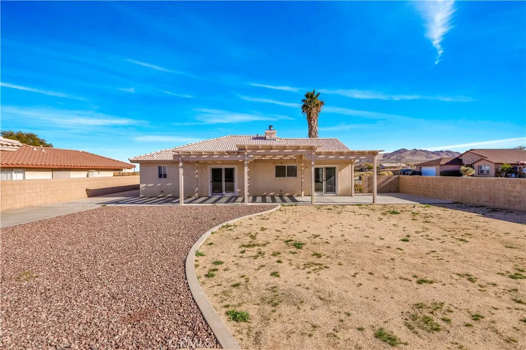 7748 Megan Court, Yucca Valley, California 92284 home-pic-36