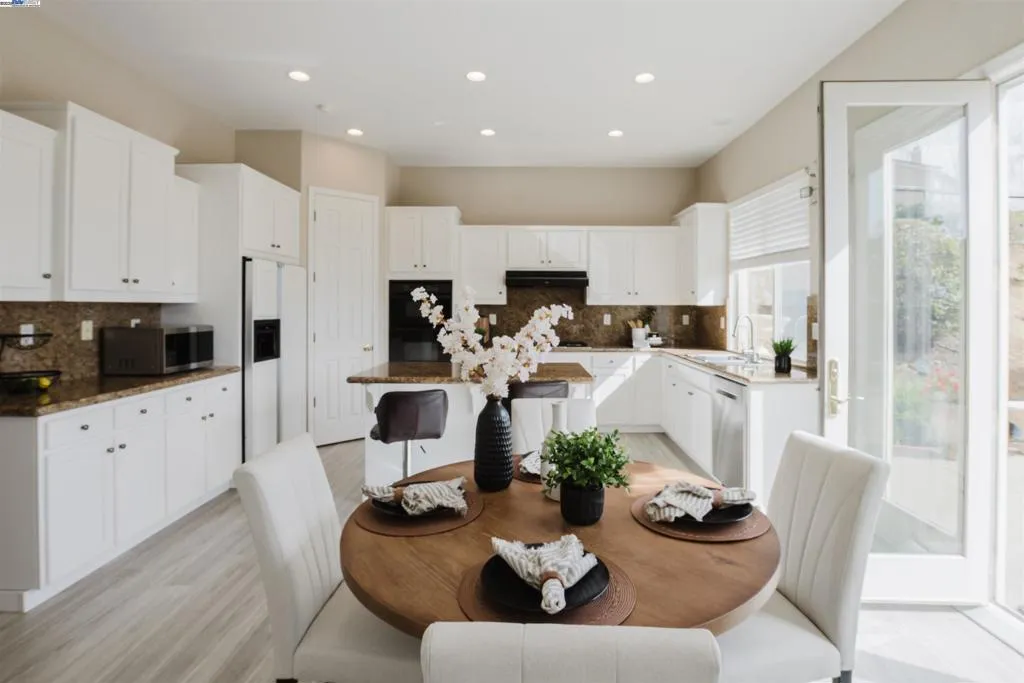 25657 Crestfield Dr, Castro Valley, California 94552 home-pic-10