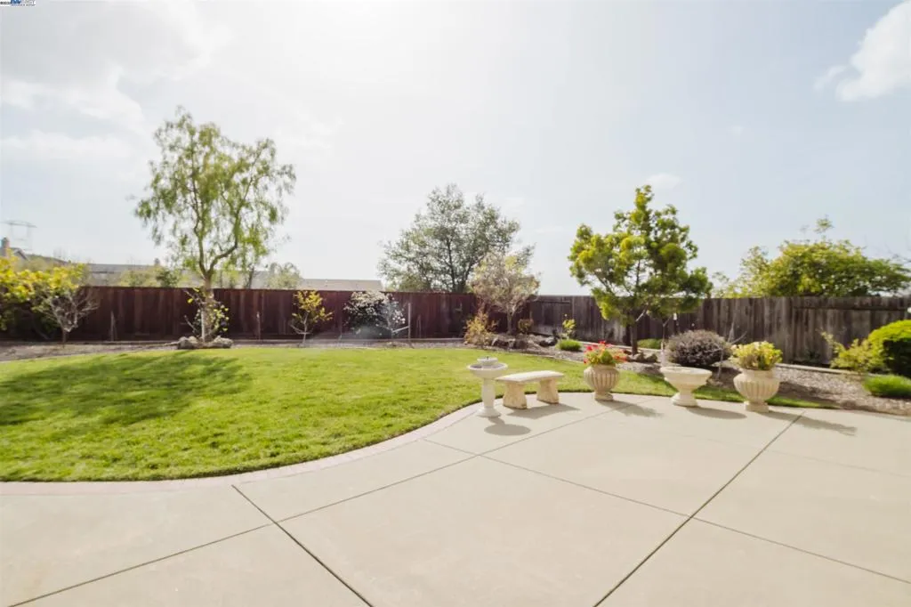 25657 Crestfield Dr, Castro Valley, California 94552 home-pic-37