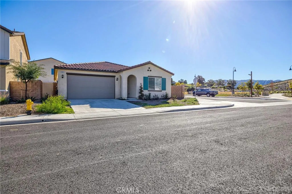 4884 Sicily, Lake Elsinore, California 92530 home-pic-2