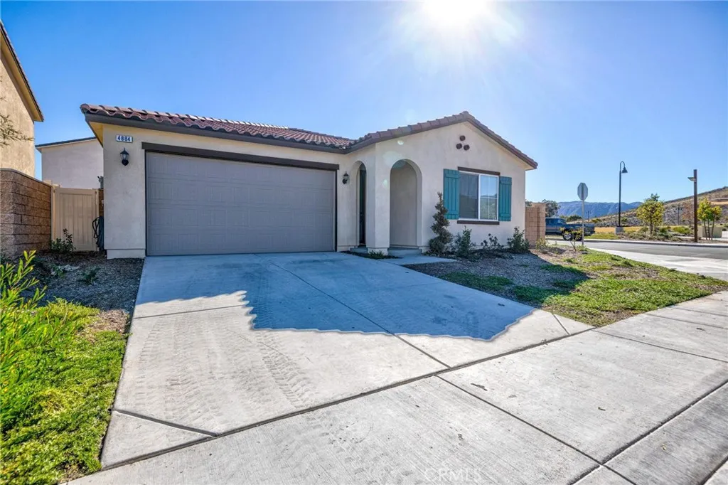 4884 Sicily, Lake Elsinore, California 92530 home-pic-3