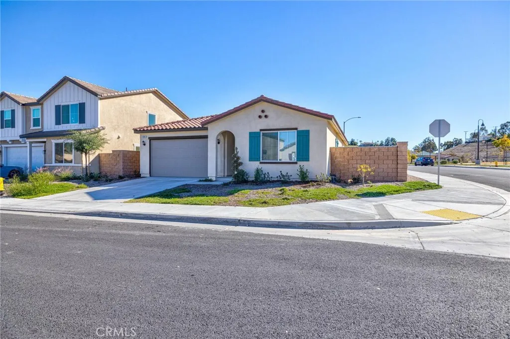 4884 Sicily, Lake Elsinore, California 92530 home-pic-1