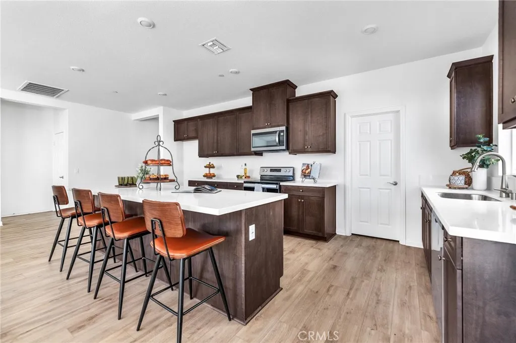 4884 Sicily, Lake Elsinore, California 92530 home-pic-11
