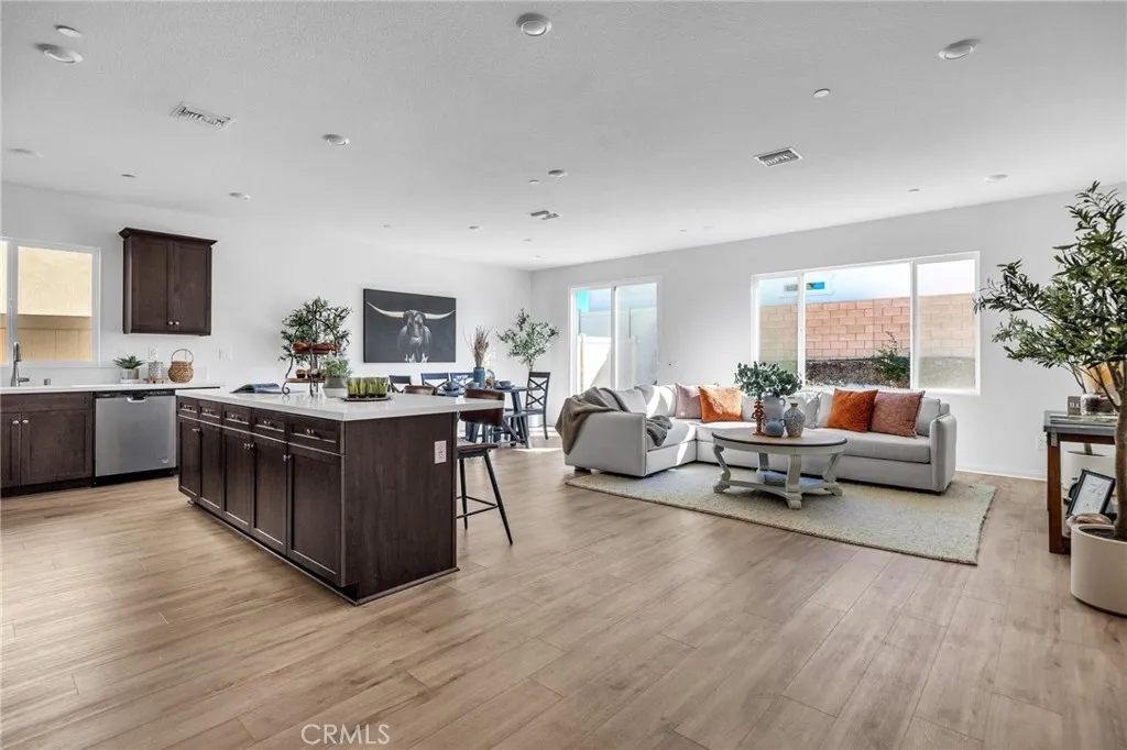 4884 Sicily, Lake Elsinore, California 92530 home-pic-4