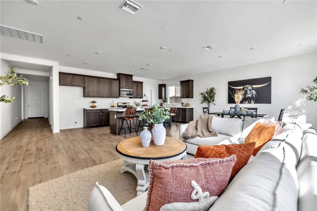 4884 Sicily, Lake Elsinore, California 92530 home-pic-6