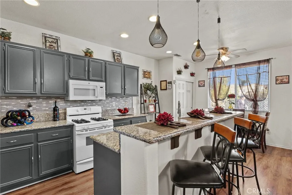 35790 Crest Meadow, Wildomar, California 92595 home-pic-2