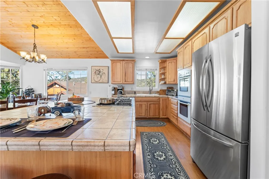2737 Cedar Lane, Big Bear City, California 92314 home-pic-11