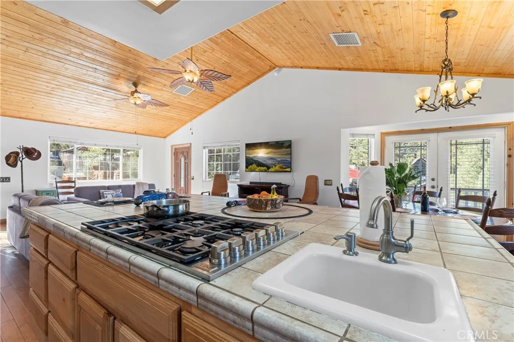 2737 Cedar Lane, Big Bear City, California 92314 home-pic-12