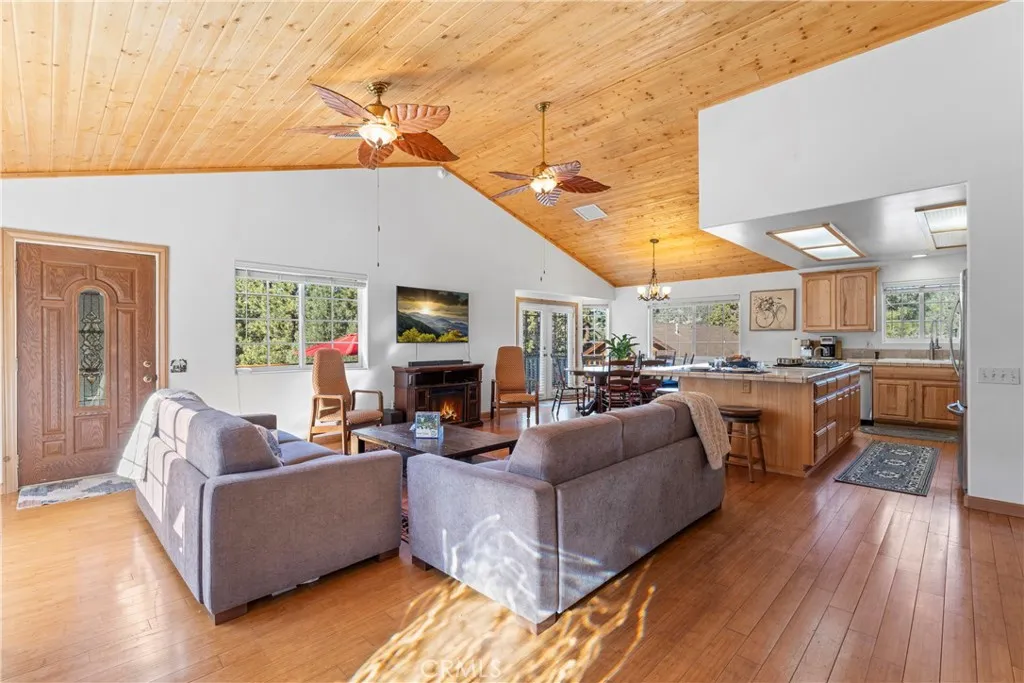 2737 Cedar Lane, Big Bear City, California 92314 home-pic-2
