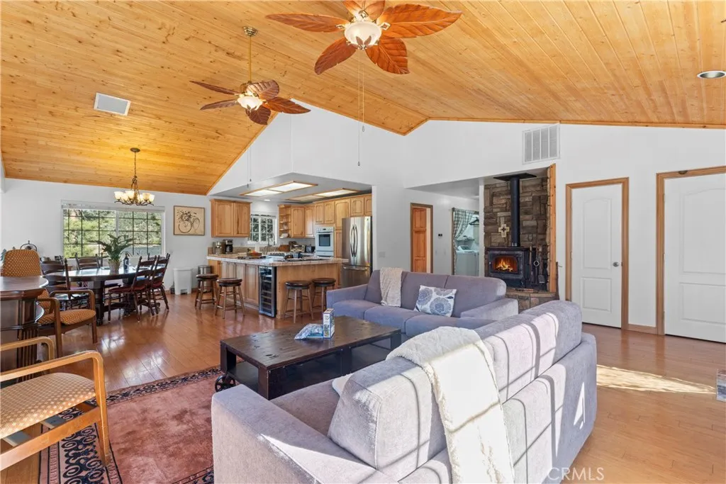 2737 Cedar Lane, Big Bear City, California 92314 home-pic-4