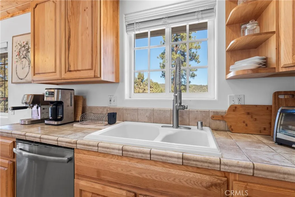 2737 Cedar Lane, Big Bear City, California 92314 home-pic-10